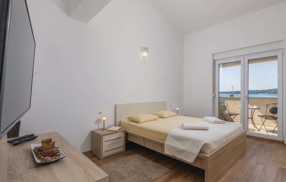 Hálószoba tengerre néző erkéllyel