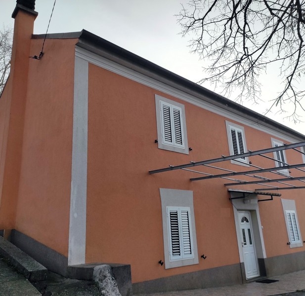 Családi ház potenciális és felújított homlokzattal