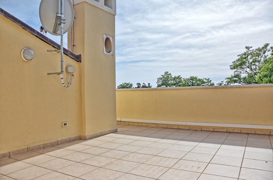 Isztriai ház felső szintjén tengerre néző terasz eladó.