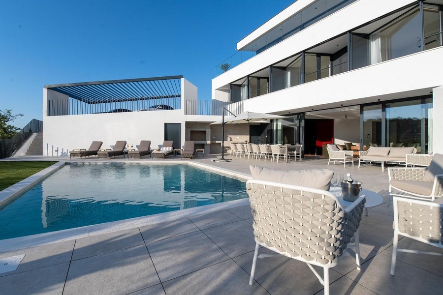 Luxus villa Horvátországban kültéri medencével és pihenősarokkal eladó.