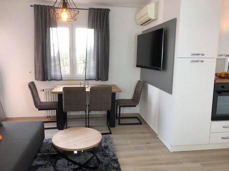 Modern étkező egy horvát ingatlanban