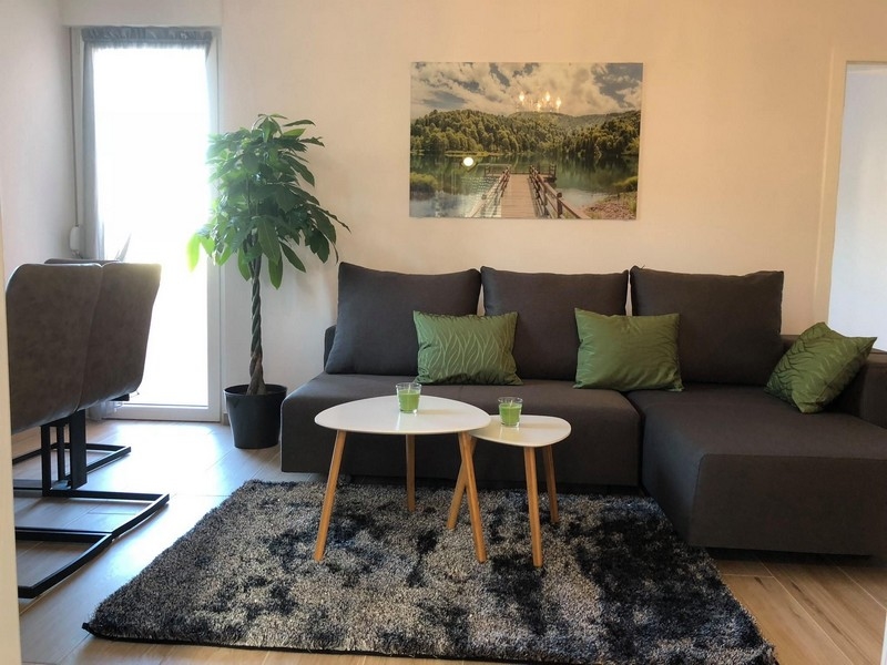 Hangulatos nappali kanapéval és televízióval Horvátországban