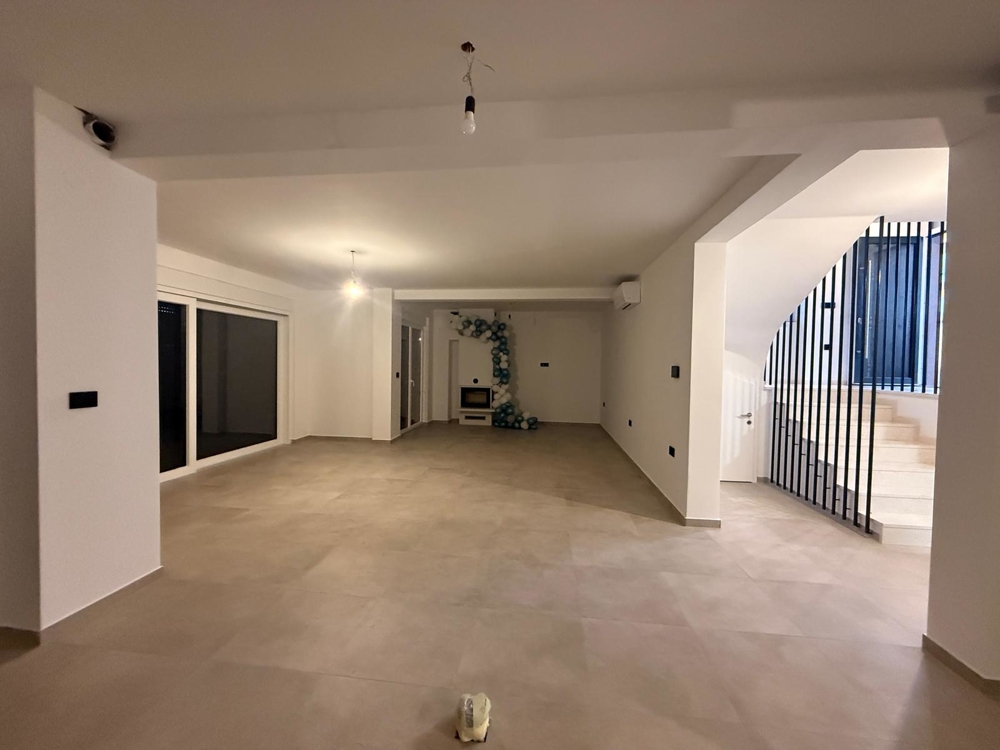 Modern lakóterület H2926 a horvátországi Pag-i villa földszintjén.