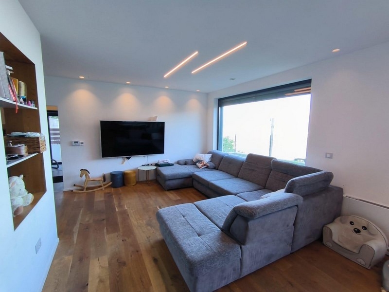 Horvátországi ingatlan, villa panorámás kilátással a tengerre, Opatija régió Isztria területén, tágas nappali