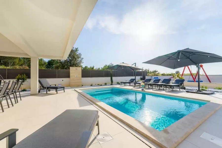 Tengerközeli ingatlanok medencével Horvátországban - Panorama Scouting.