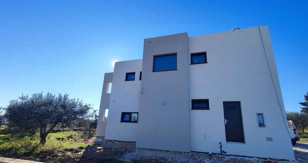 A Villa H3000 hátulja Vodicében.