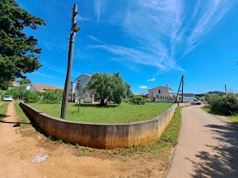 Vásároljon házat egy nagy telekkel a tenger mellett Horvátországban - Panorama Scouting.