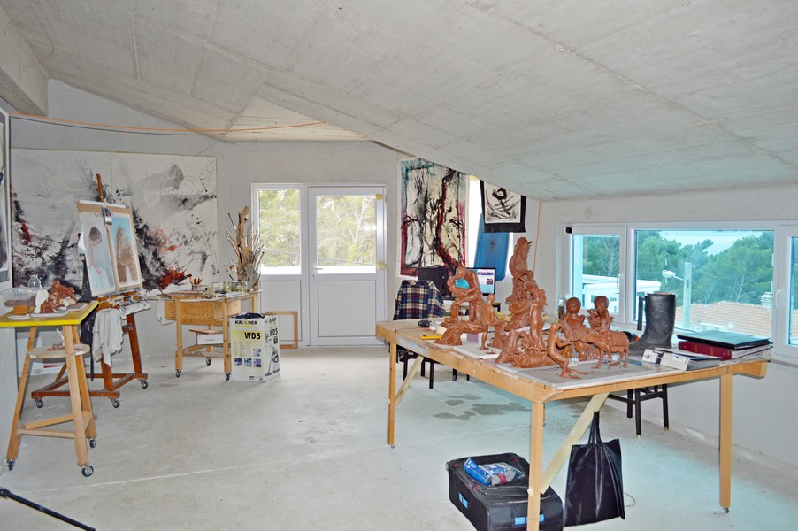 Stúdió a tetőtérben.