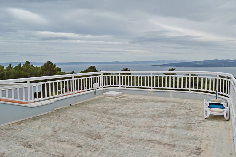 Tetőterasz lélegzetelállító kilátással a tengerre, vásároljon házat Horvátországban