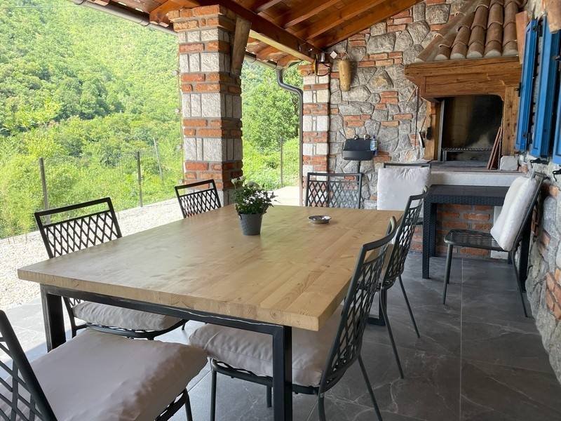 Szabadtéri grillsütő - fedett étkező.