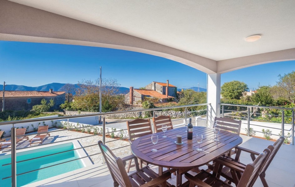 Tengerre néző erkély - vásároljon házat Krk szigetén, Horvátországban.