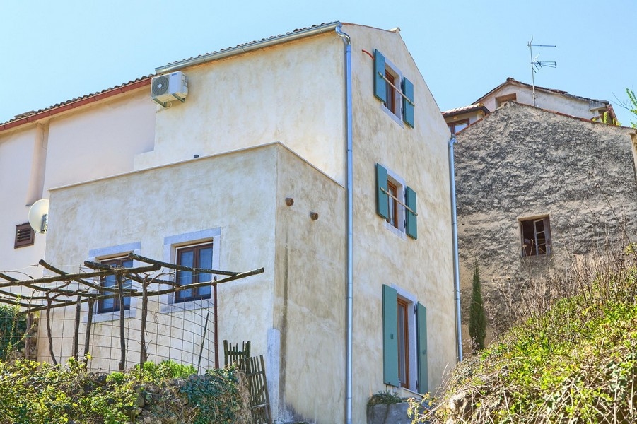 Vásároljon házat Horvátországban - mediterrán ikerház H3415.