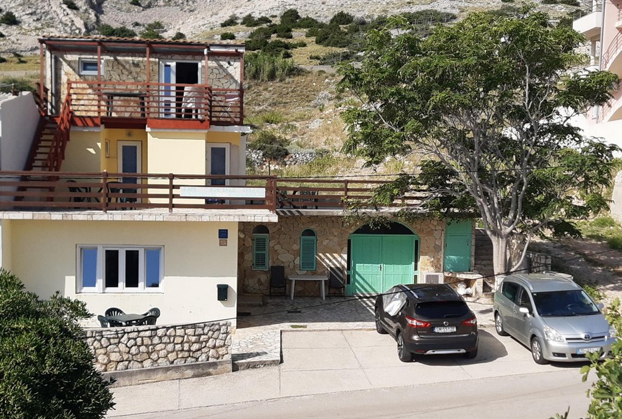 Nyaraló vendégeknek bérbeadó ház Horvátországban eladó.