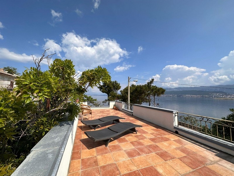 Tengerparti terasz - H3430 ingatlan, Krk-sziget, Horvátország.