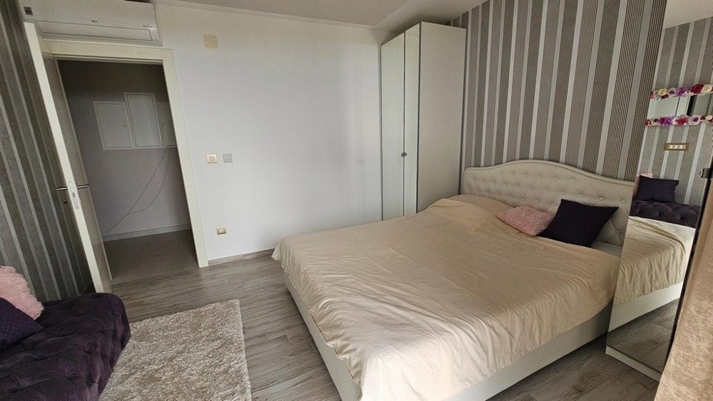 Az első hálószoba kényelmes franciaággyal a H3436 ingatlanban.