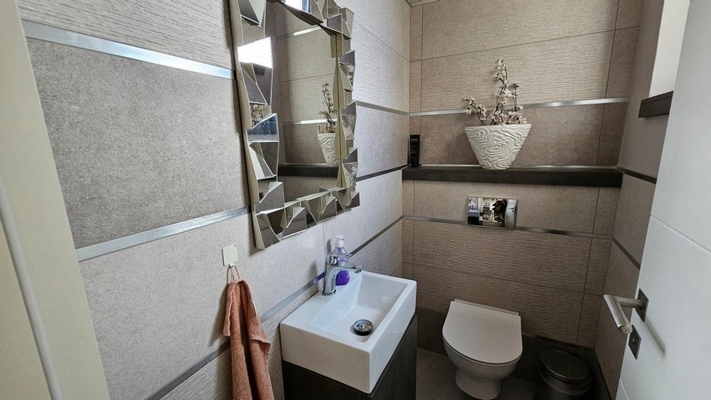 A H3436 ingatlan WC-je Horvátországban - Panorama Scouting.