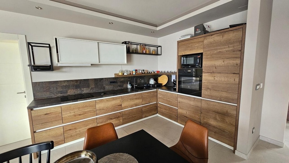 Az alsó szinten minőségi konyha.