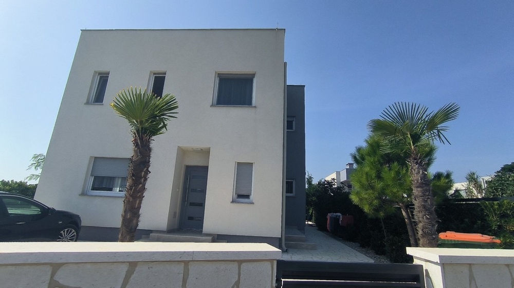 A Privlakán eladó H3447 villa hátsó része.