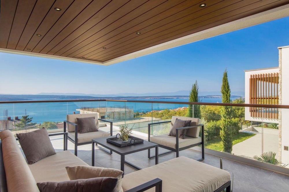 Vásároljon új építésű luxusvillát modern építészeti stílusban a horvátországi Crikvenicában.