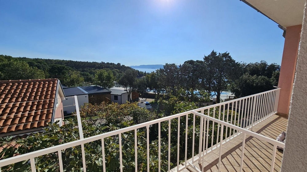 Tengerre néző kilátás a horvátországi H3452 ingatlan felső szintjéről.