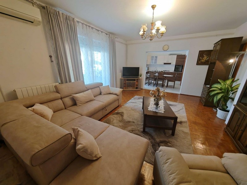 Légkondicionált, gondozott nappali.