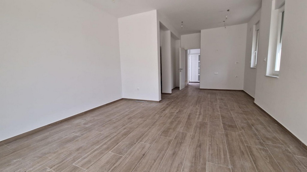 Hátul a H3457 ikerház Horvátországban.