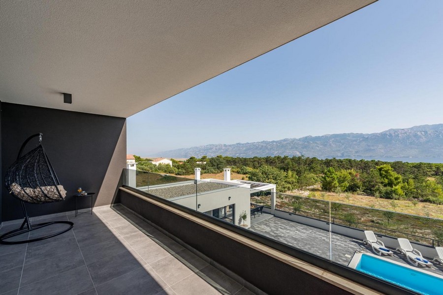 Kilátás a zöld környezetre és a tengerre - Villa H3468 Horvátországban.