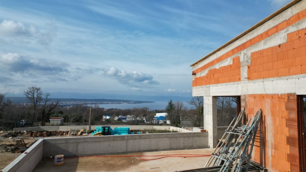 Az egyik H3472 villa héja a horvátországi Krk szigeten.