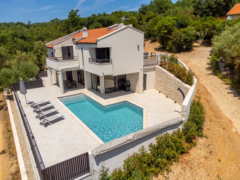 Vásároljon egy modern villát egy csendes helyen a tenger mellett Horvátországban - Panorama Scouting.