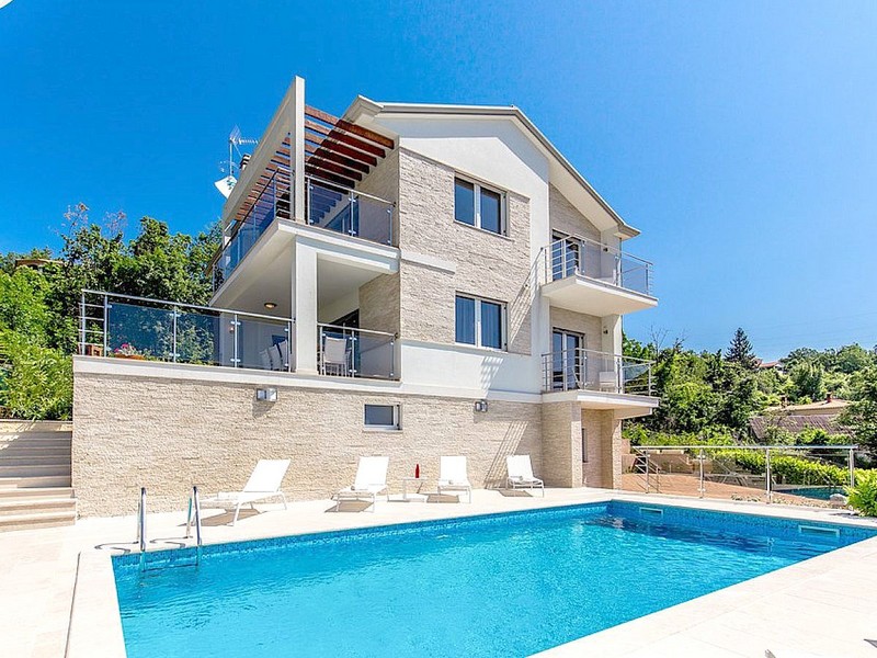 Villa Horvátországban, Icici városában, Opatija közelében, a Kvarner-öbölben.