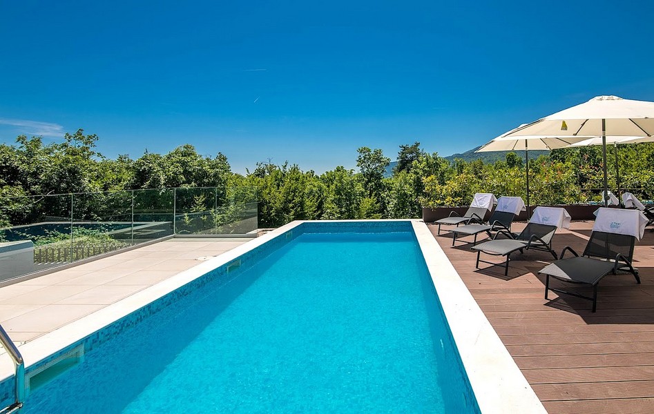 A H3487 ingatlan uszodája Horvátországban - Panorama Scouting.