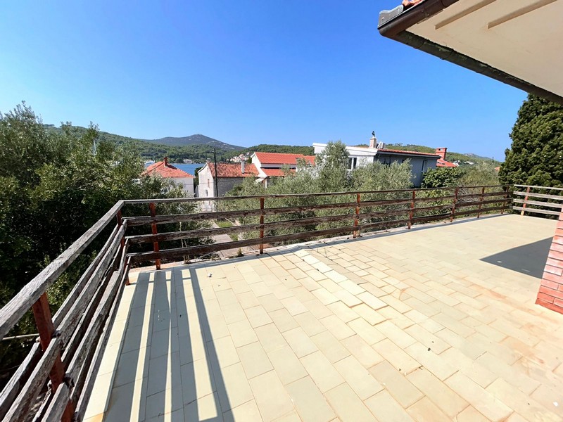 Tágas terasz kilátással a tengerre - H3499 ingatlan.