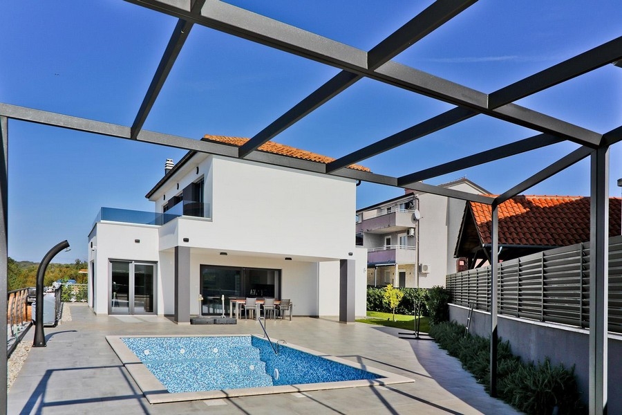 Hátulnézet kerttel és terasszal, ID H3501