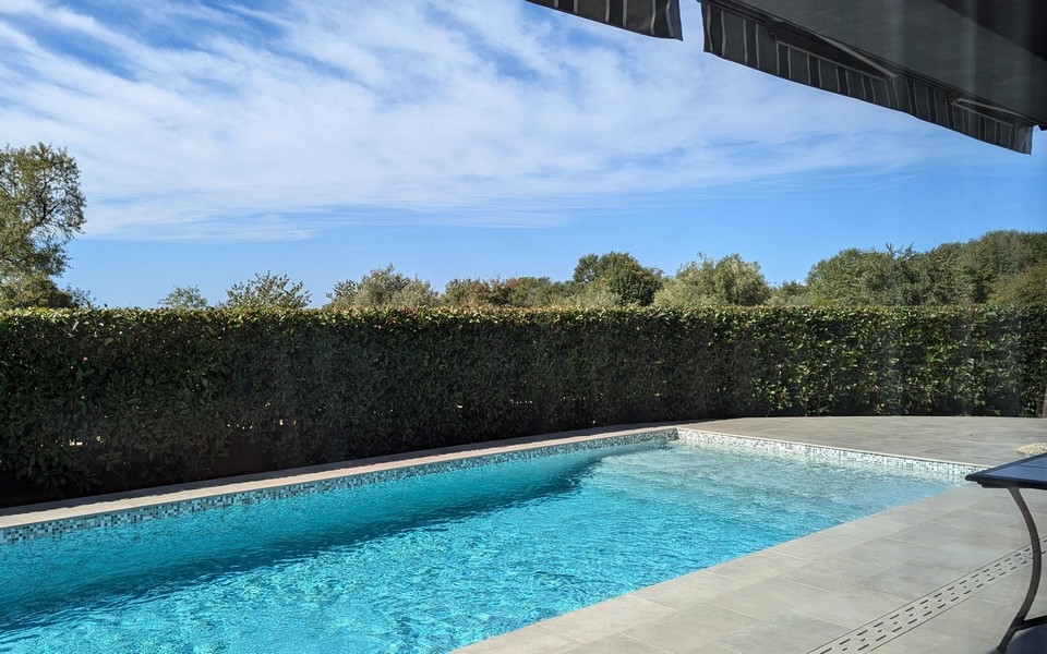 A H3503 ingatlan uszodája Horvátországban - Panorama Scouting.