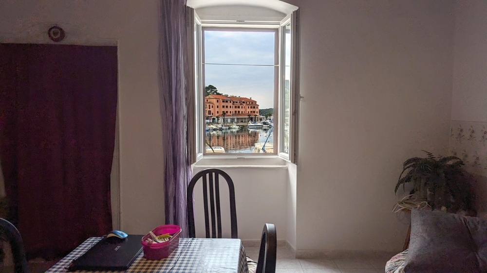 Kilátás a horvátországi H3504 ingatlan ablakából.