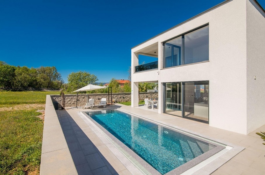 Vásároljon egy modern villát medencével Krk szigetén - Panorama Scouting H3528