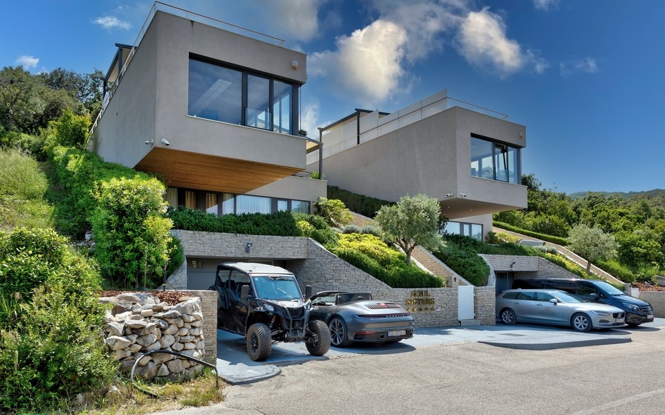 Korcula sziget ingatlan - modern luxusvillák eladók.