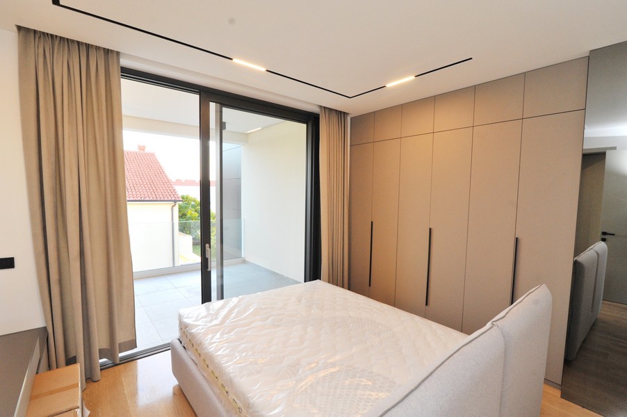 Hálószoba kijárattal a teraszra