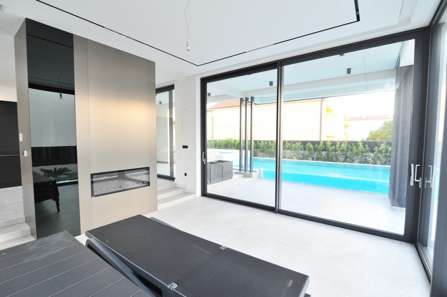 Nappali közvetlen medencekapcsolattal - H3543 ingatlan Privlakában.