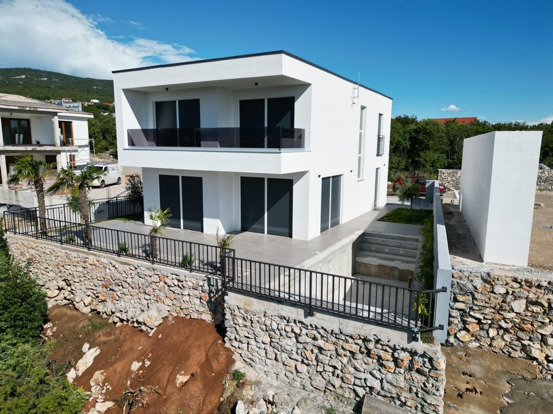 Villa medencével, terasszal és tengerre néző kilátással