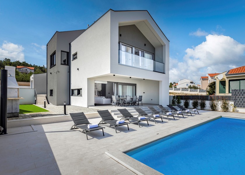 Vásároljon egy luxusvillát medencével Horvátországban.