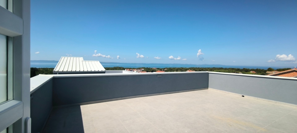 Tetőterasz gyönyörű kilátással a tengerre.