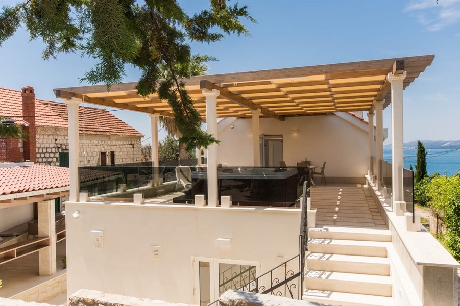 Vásároljon házat a horvátországi Ciovo szigeten - Panorama Scouting H3586.