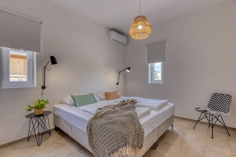 Hálószoba franciaággyal és légkondicionálóval