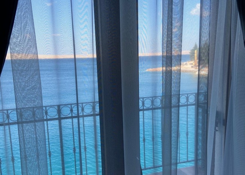 Tengerre néző függöny a hálószobában