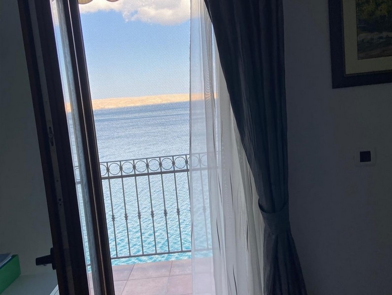 Tengerre néző erkély