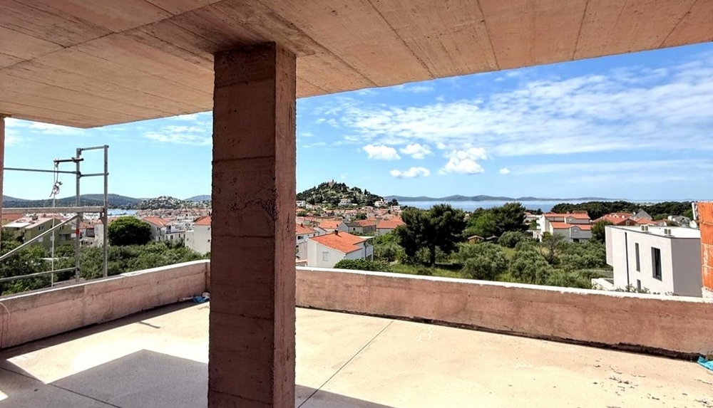 Tágas terasz a H3604 ingatlan felső szintjén.