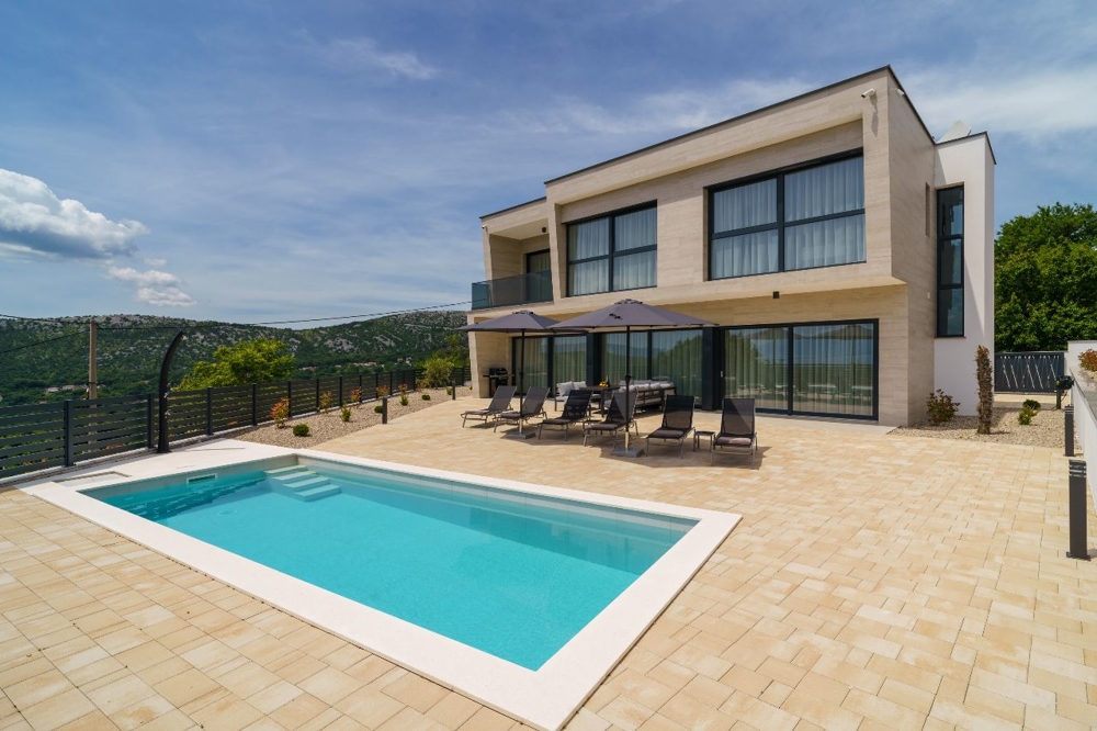 Vásároljon medencés villát Horvátországban.