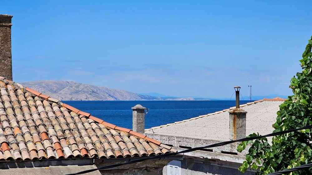 Tengerre néző ház, amely a Sv. Senj melletti Juraj eladó.