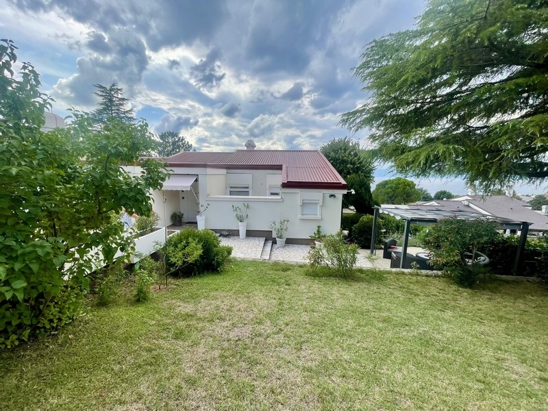 Hátulnézet a horvátországi Krk-i H3634-es ingatlan bejáratával.